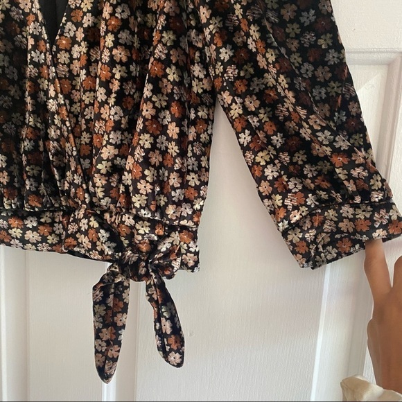 Madewell Velvet Wrap Top in Petite Blooms - Picture 6 of 11